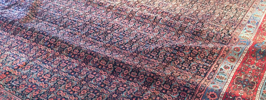 巨大なペルシャ絨毯BIDJAR