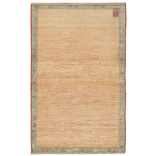 ソフトピンクカラーの絨毯  The Soft Pink Color Rug