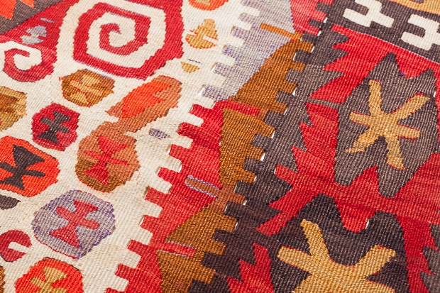 hotamis antique kilim